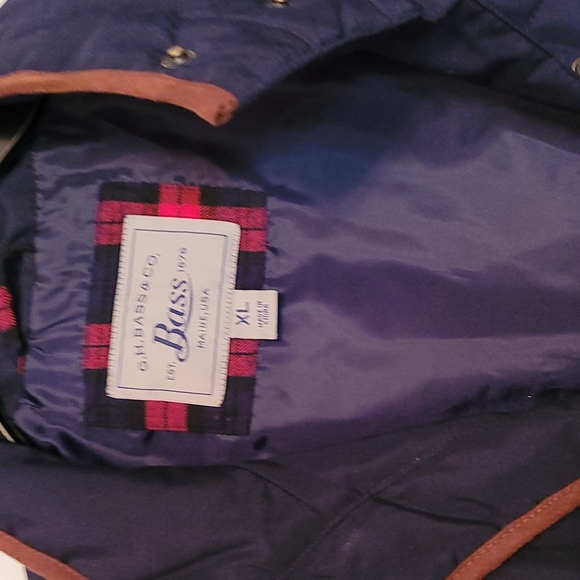 G H Bass ladies navy quilted vest Sz XL - Picture 2 of 3